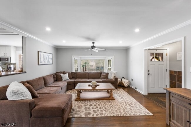 Building Photo - 487 W Shore Trail