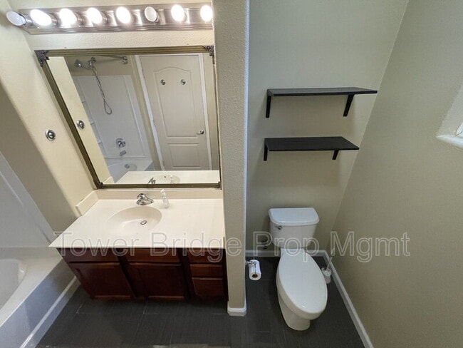 Building Photo - 1900 Danbrook Dr