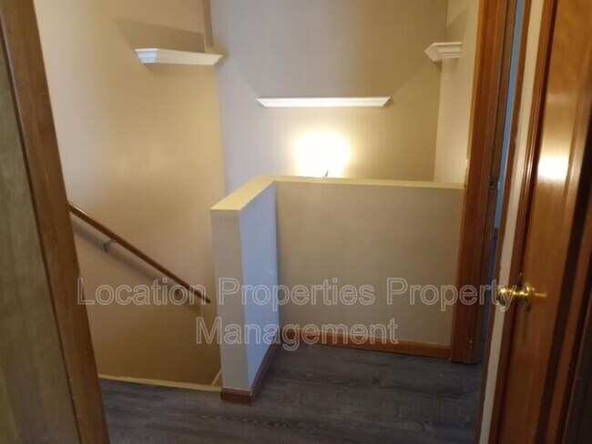 Building Photo - 906 Christie Ct