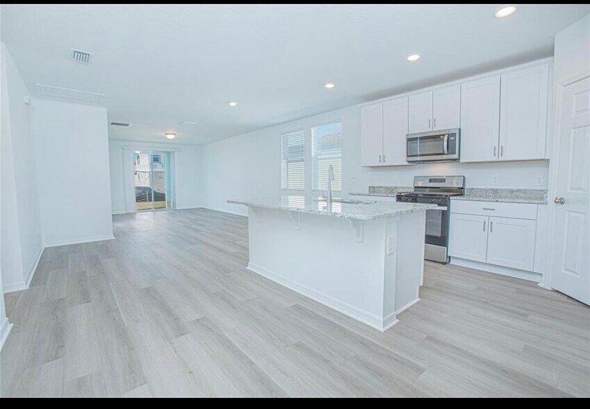 Building Photo - 2955 Sunstar Dr