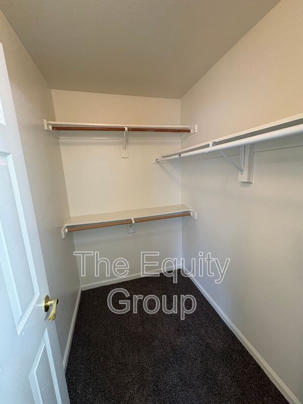 Building Photo - 723 N Simon St