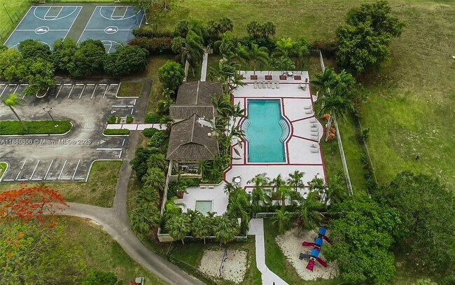 Building Photo - 10630 SW 157th Ct