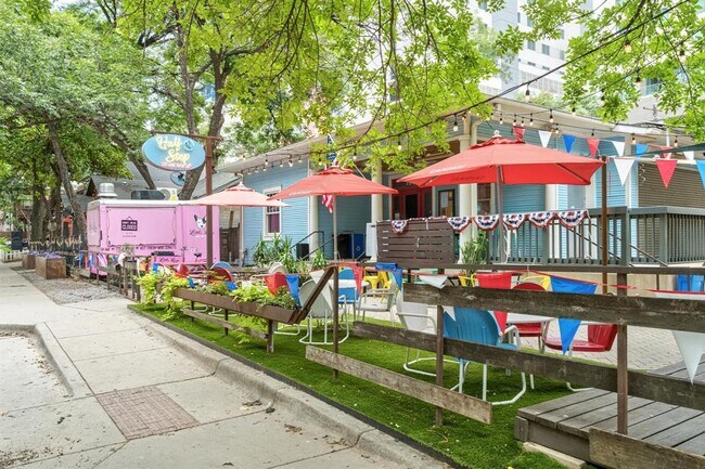 Building Photo - 54 Rainey St