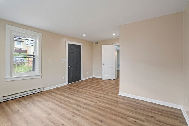 Building Photo - 1680 Potomac Ave