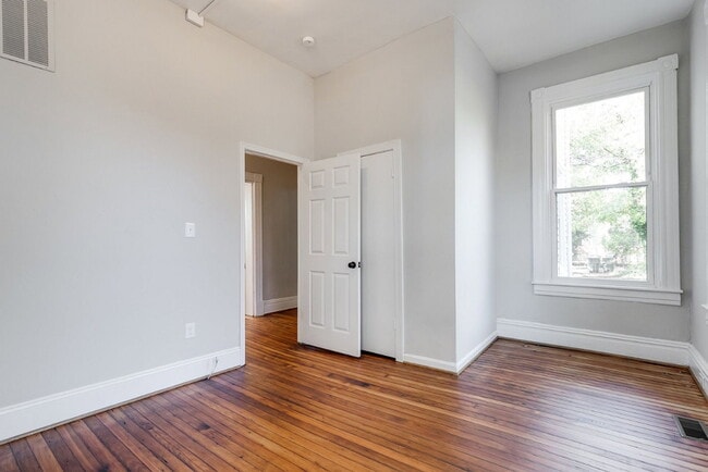 Building Photo - 3418 Carolina Ave