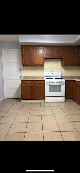 Building Photo - 504 Helen St