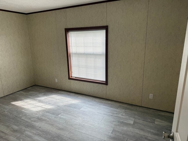 Building Photo - 9859 Shepherd Rd