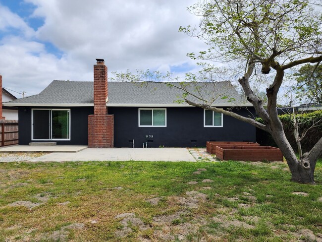 Building Photo - Newly Remodeled 3-Bedroom, 2-Bathroom Home...