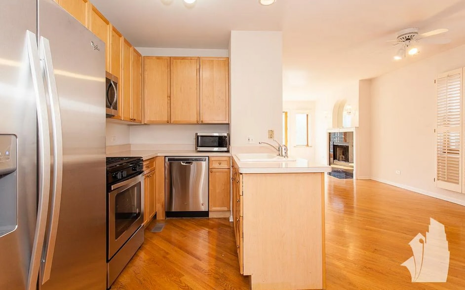 Building Photo - 850 N Wood St