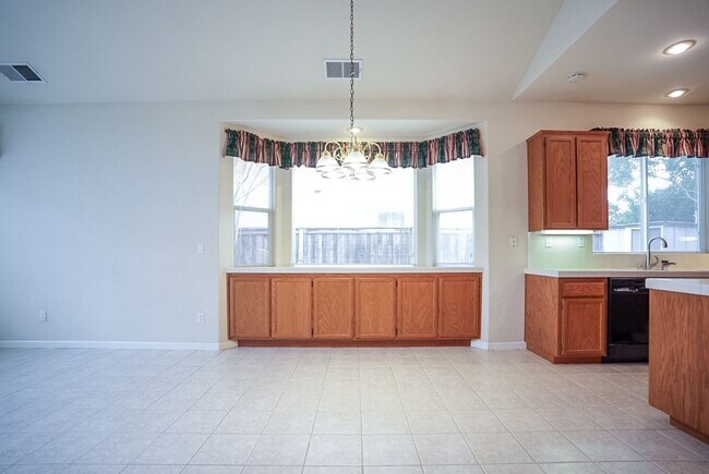 Building Photo - Charming Three Bedroom Napa Home Close to Queen of the Valley Medical Center