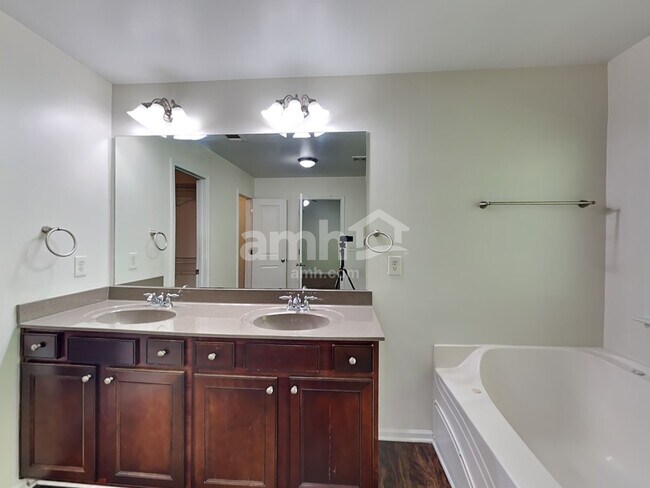 Building Photo - 781 Sonoma Dr SW