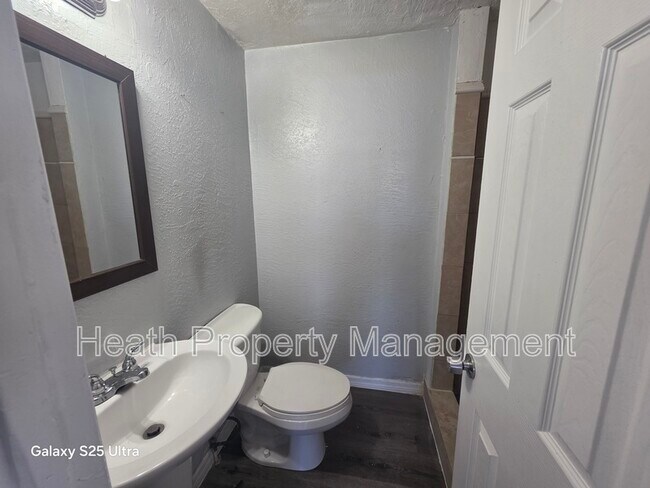 Building Photo - 1425 40th St S