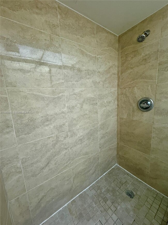 Building Photo - 8760 SW 133rd Avenue Rd