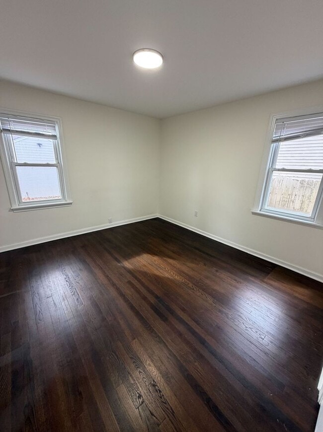 Building Photo - Stunningly Updated 2BR Home in Prime Bexley Location