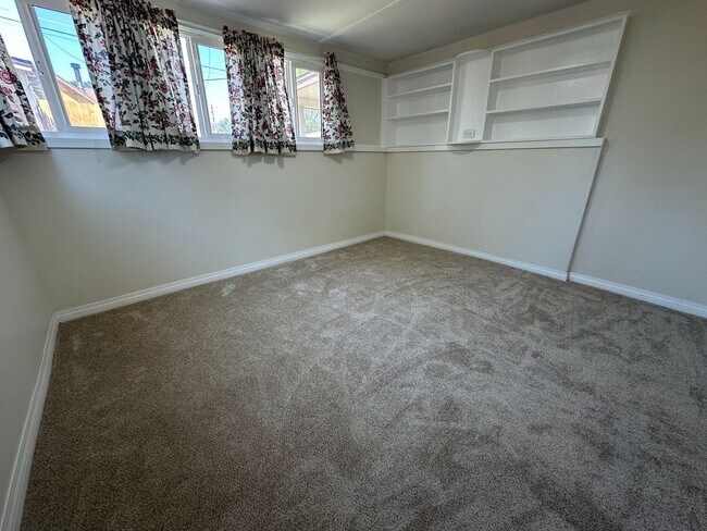 Building Photo - Fresh one bedroom, one bath home in downtown Bishop