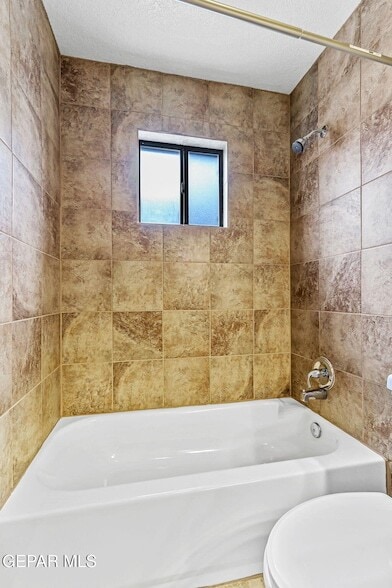Building Photo - 832 Tepic Dr