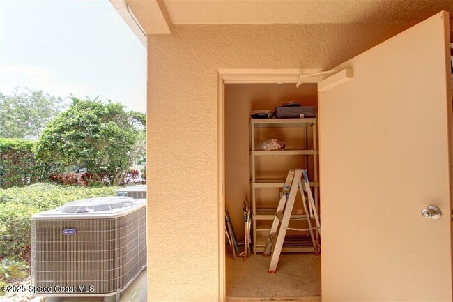 Building Photo - 6858 Toland Dr