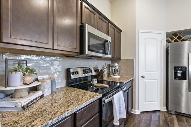 Building Photo - 2000 Bleeker Cv