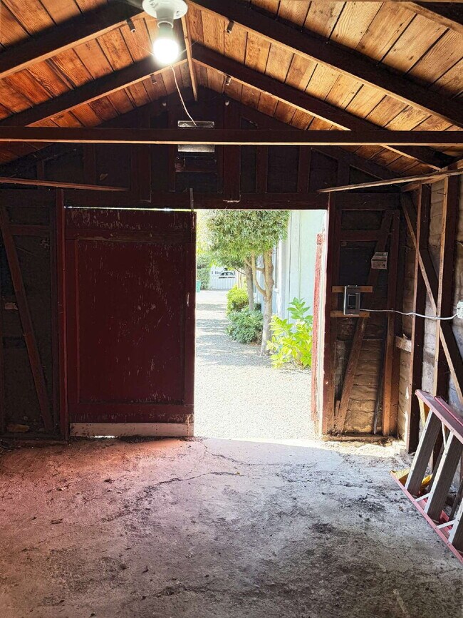 Building Photo - Eastside Sonoma