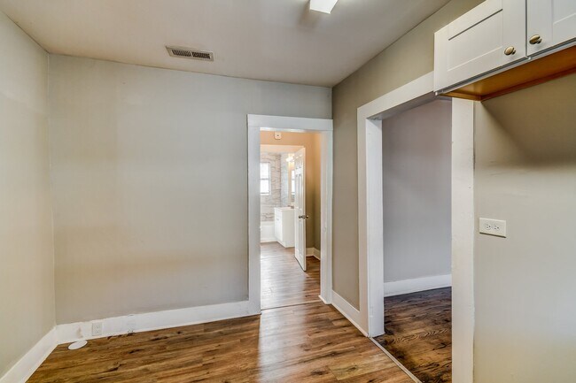 Building Photo - 1615 1st St S
