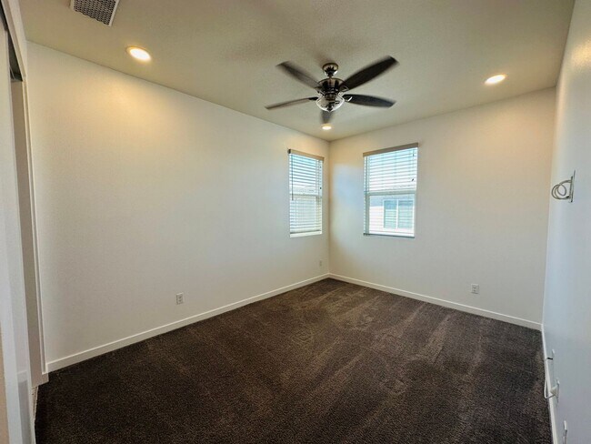 Building Photo - 1835 Vesta Dr
