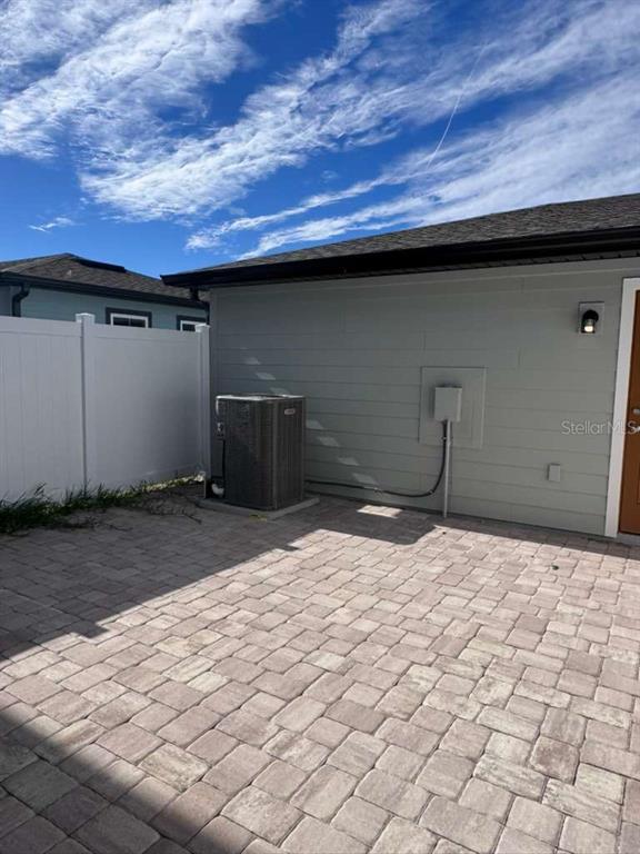 Building Photo - 17604 Northlake Grv Dr