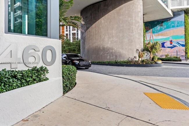 Building Photo - 460 NE 28th St