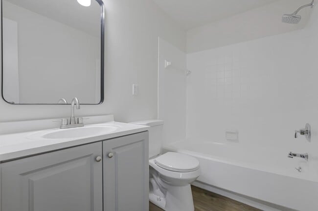 Building Photo - 874 Hilton Dr