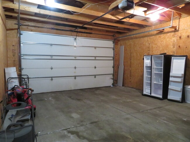 Building Photo - 6948 W Wellington Ave