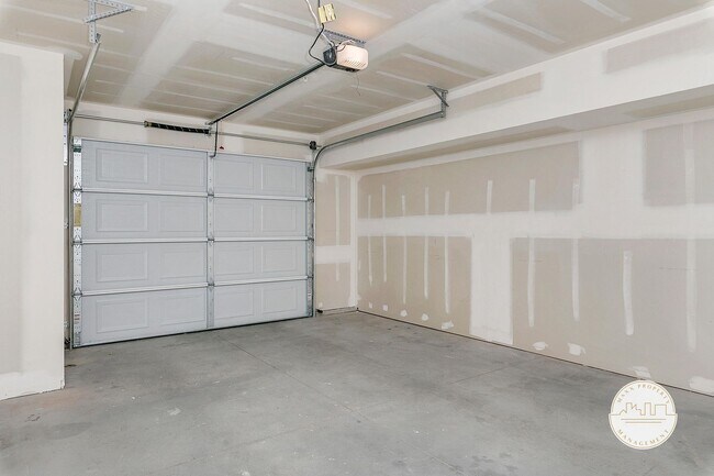 Building Photo - Gorgeous Townhomes in Entrata Farms of Meridian. Luxurious Amenities!