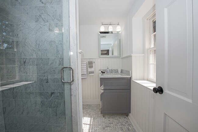 Building Photo - Luxury 4 Bed / 2.5 Bath Home - Great Wayne Location