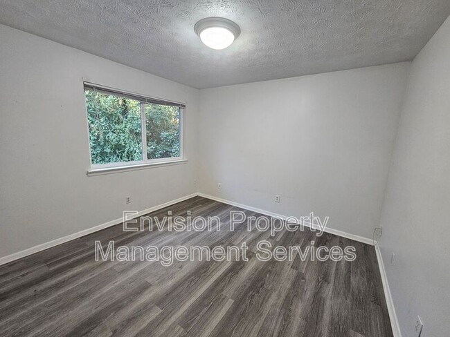 Building Photo - 966 Pine Hollow Rd