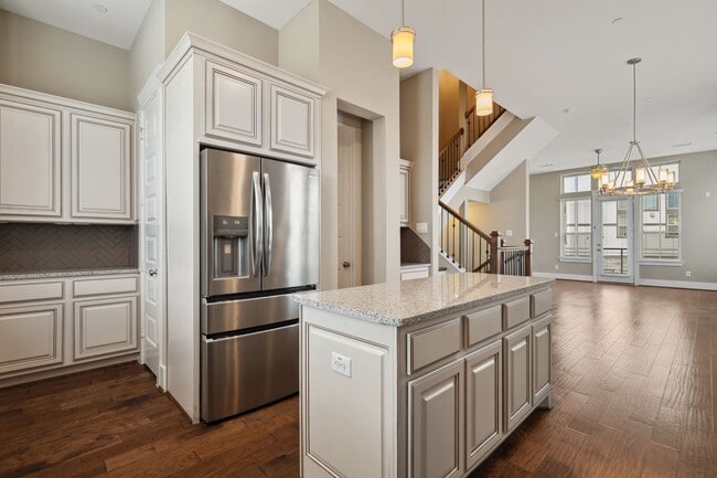 Building Photo - 803 Algona Ave