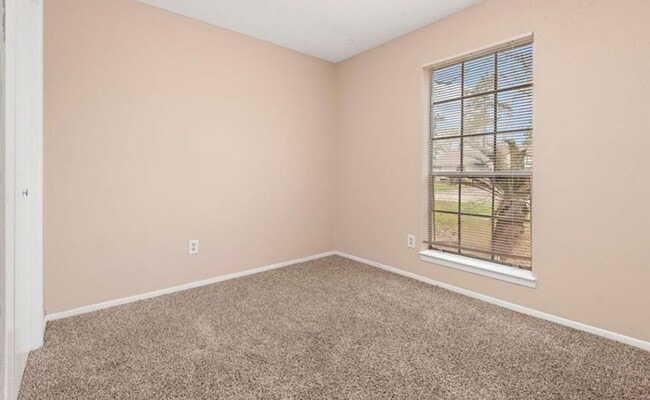 Building Photo - 4 Bedroom Home with 2 Bath and large back yard