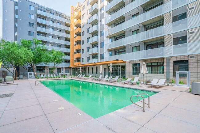 Building Photo - 913 N 3rd St