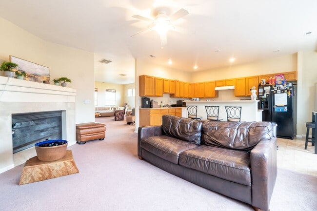 Building Photo - Obsidian View townhome for rent!