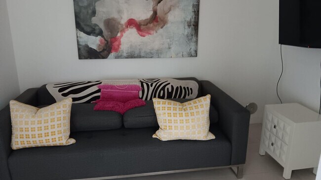 Building Photo - 401 N Birch Rd