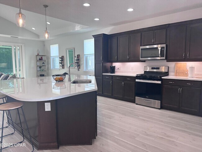 Building Photo - 9259 Paradise Dr