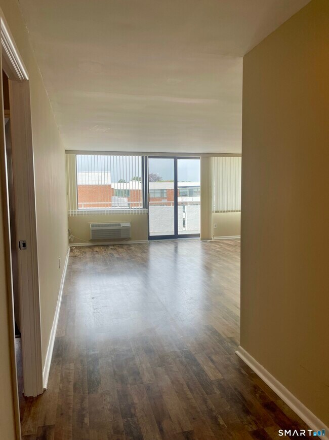 Building Photo - 50 Birdseye St