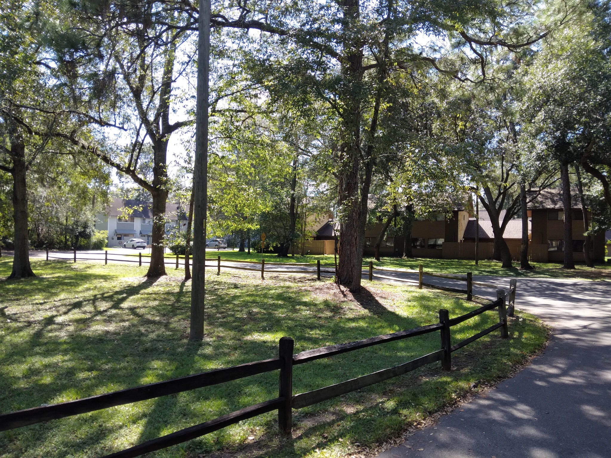 near front entrance to 43rd street - 4415 NW 41st Plz