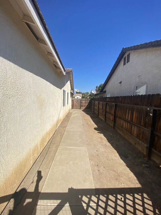 Building Photo - Pet Friendly home coming soon!