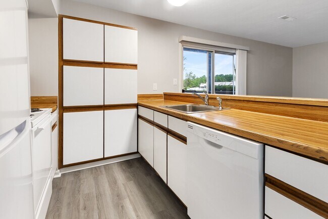 Building Photo - 3 Bed/2 Bath Pet Friendly, Virginia Tech