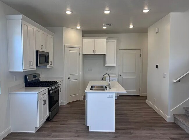 Building Photo - 491 W Bronze Ridge PI