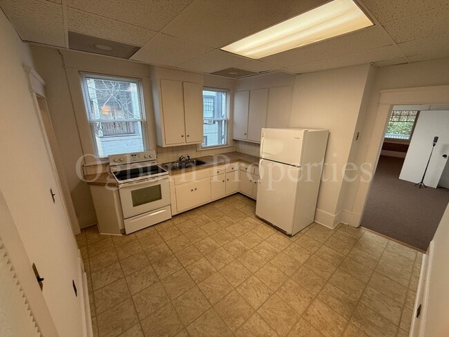 Building Photo - 124 Taylor St SW