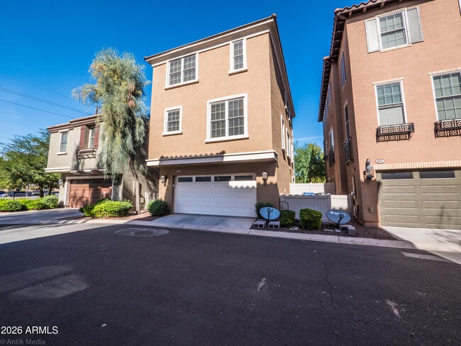 Building Photo - 1628 E Canyon Creek Dr