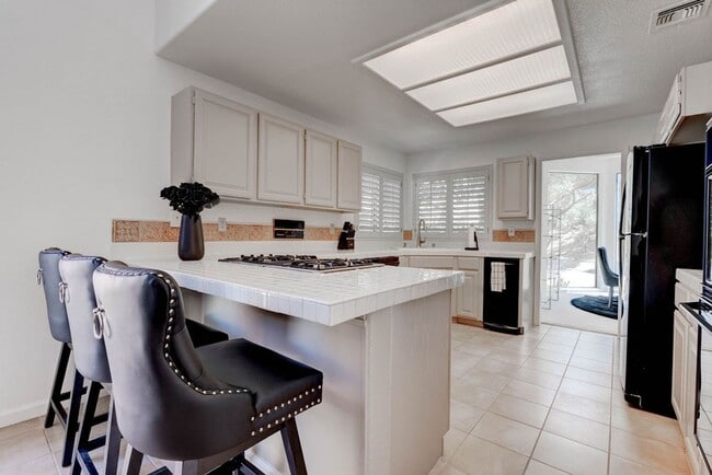 Building Photo - 3238 Brookfield Dr