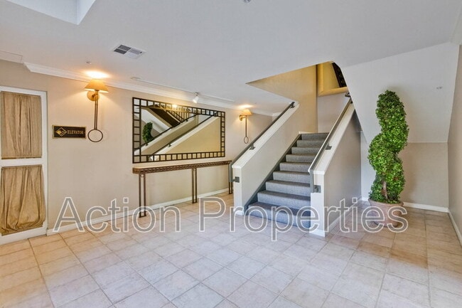 Building Photo - 2160 Santa Cruz Ave