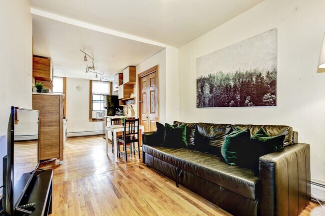 Building Photo - 314 6th St