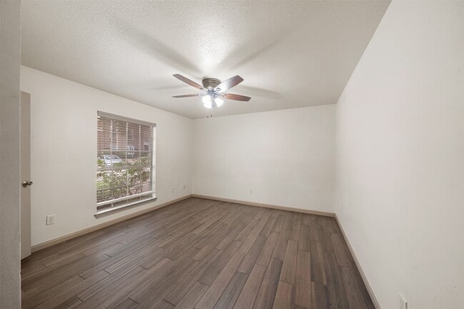 Building Photo - 1880 White Oak Dr