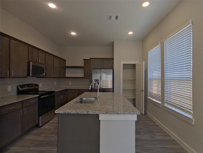 Building Photo - 9835 Willow Creek Commerce Dr